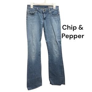 CHIP & PEPPER LIGHT BLUE DENIM JEANS SIZE 28 WITH 32” INSEAM GENTLY WORN